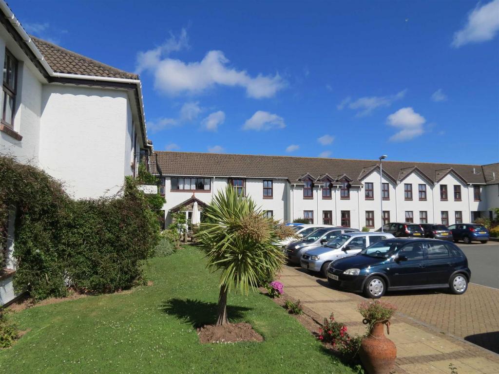 Chisholme Close, St. Austell 2 bed apartment for sale £75,000