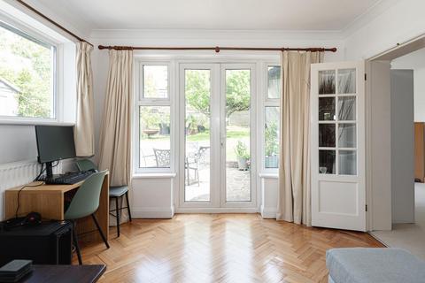 5 Oak Hill, Epsom, KT18 7BU