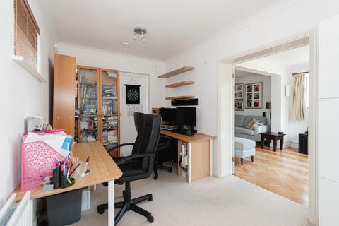 5 Oak Hill, Epsom, KT18 7BU