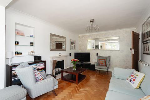 5 Oak Hill, Epsom, KT18 7BU