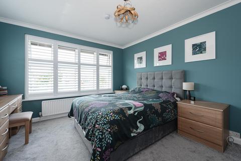 5 Oak Hill, Epsom, KT18 7BU
