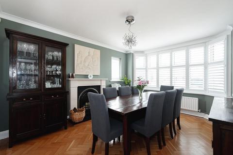 5 Oak Hill, Epsom, KT18 7BU