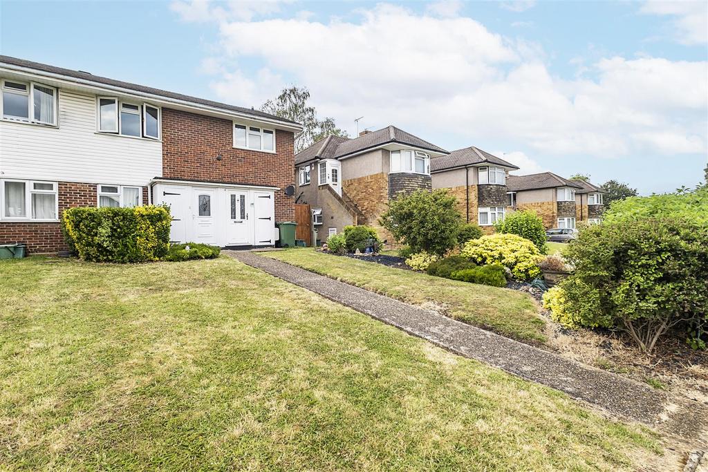 Willis Close, Epsom 2 bed for sale £325,000
