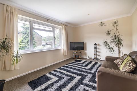 14g Willis Close, Epsom, KT18 7SS