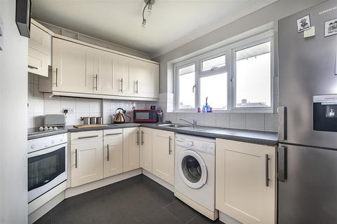 14g Willis Close, Epsom, KT18 7SS