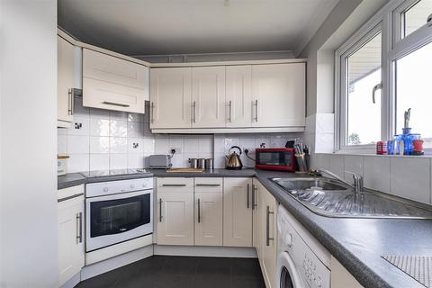 14g Willis Close, Epsom, KT18 7SS