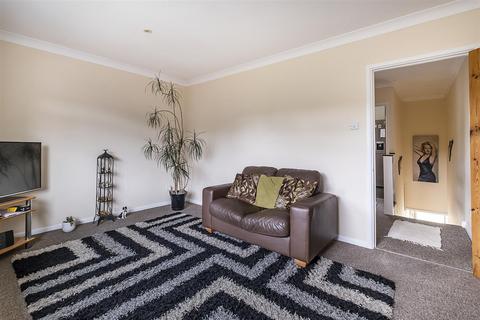 14g Willis Close, Epsom, KT18 7SS