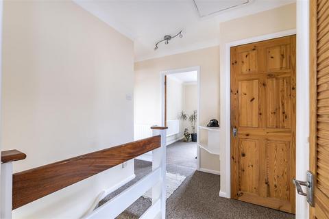 14g Willis Close, Epsom, KT18 7SS