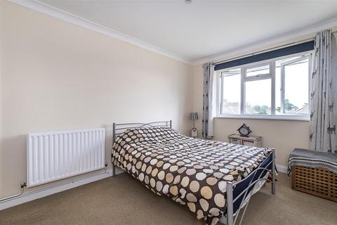 14g Willis Close, Epsom, KT18 7SS