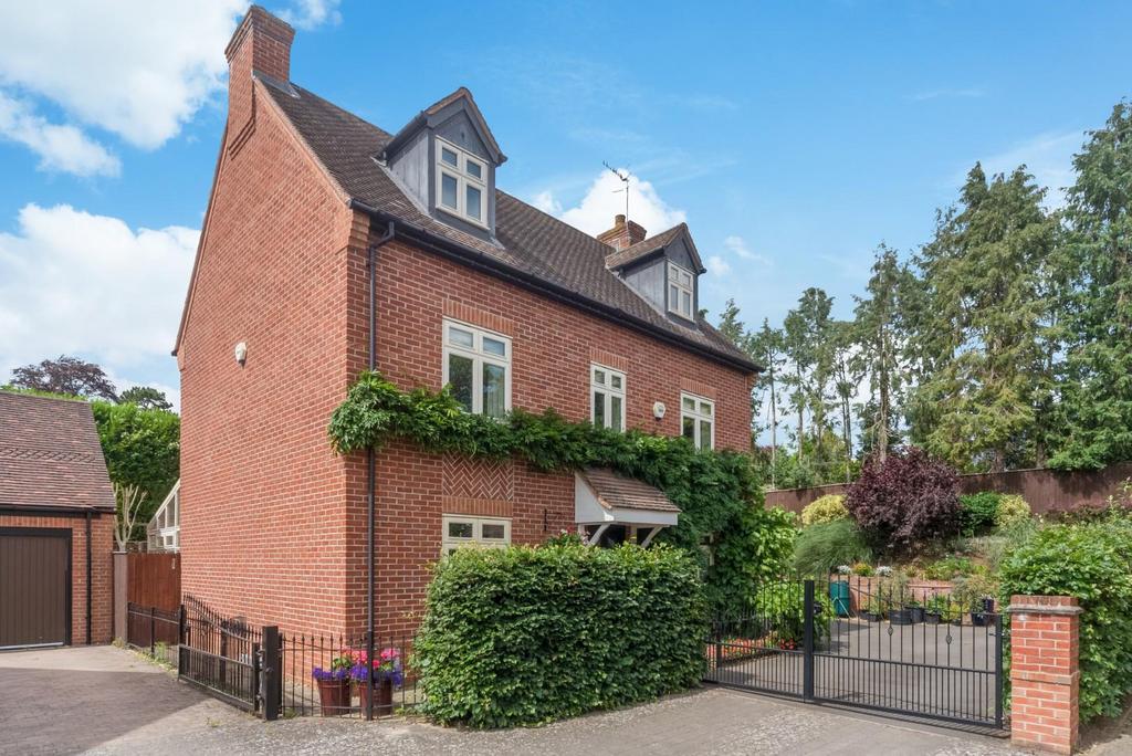 Elgin Gardens, StratforduponAvon 5 bed detached house for sale £850,000