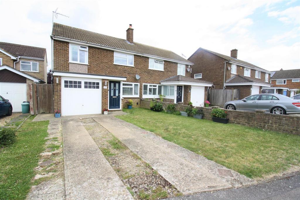 Hunter Drive, Bletchley, Milton Keynes 3 bed semidetached house £325,000