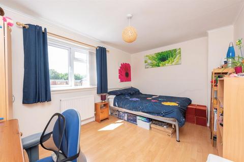 53 Branton Close, Basingstoke, RG22 6UN