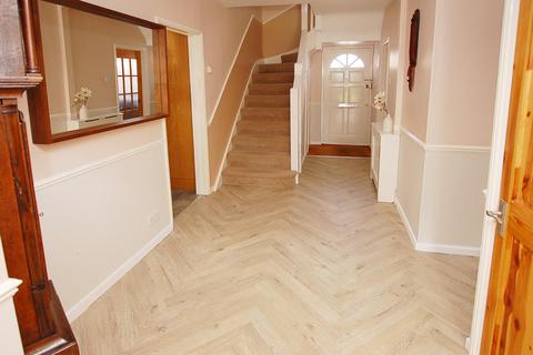 4 bedroom detached house for sale - Pinnacles Close, Tonbridge