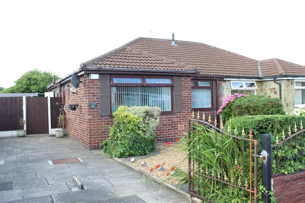 Mansfield Avenue, Denton, Manchester 2 bed semidetached bungalow for