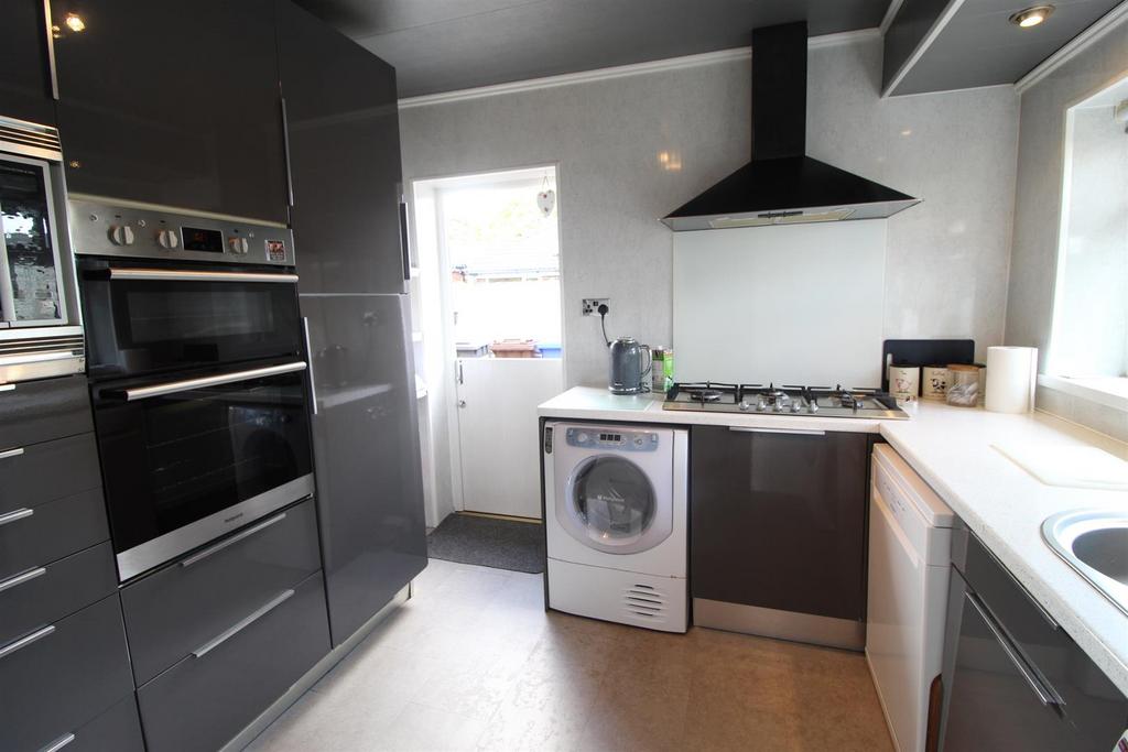 Mansfield Avenue, Denton, Manchester 2 bed semidetached bungalow for