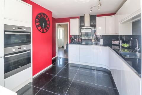 92 Quarry Spring, Harlow, CM20 3HS