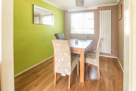 92 Quarry Spring, Harlow, CM20 3HS
