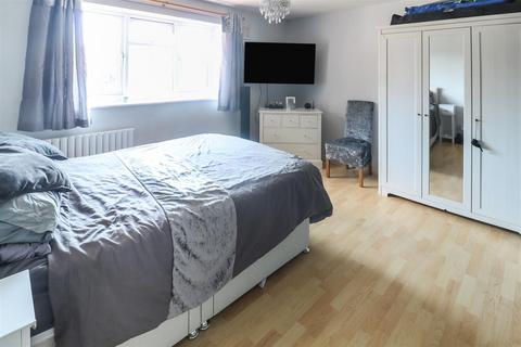 92 Quarry Spring, Harlow, CM20 3HS