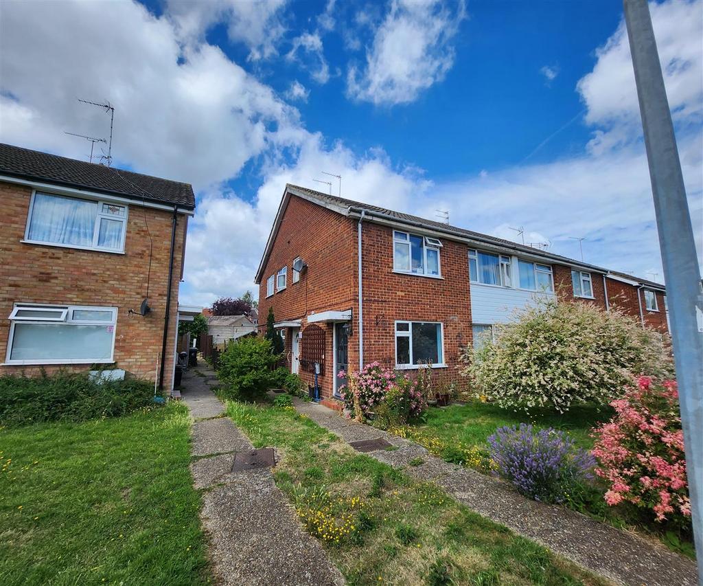 Cedar Walk, Waltham Abbey 2 bed for sale £275,000