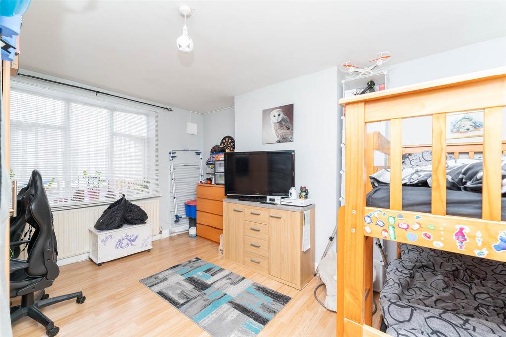 23a Beechmount Bed 1.jpg