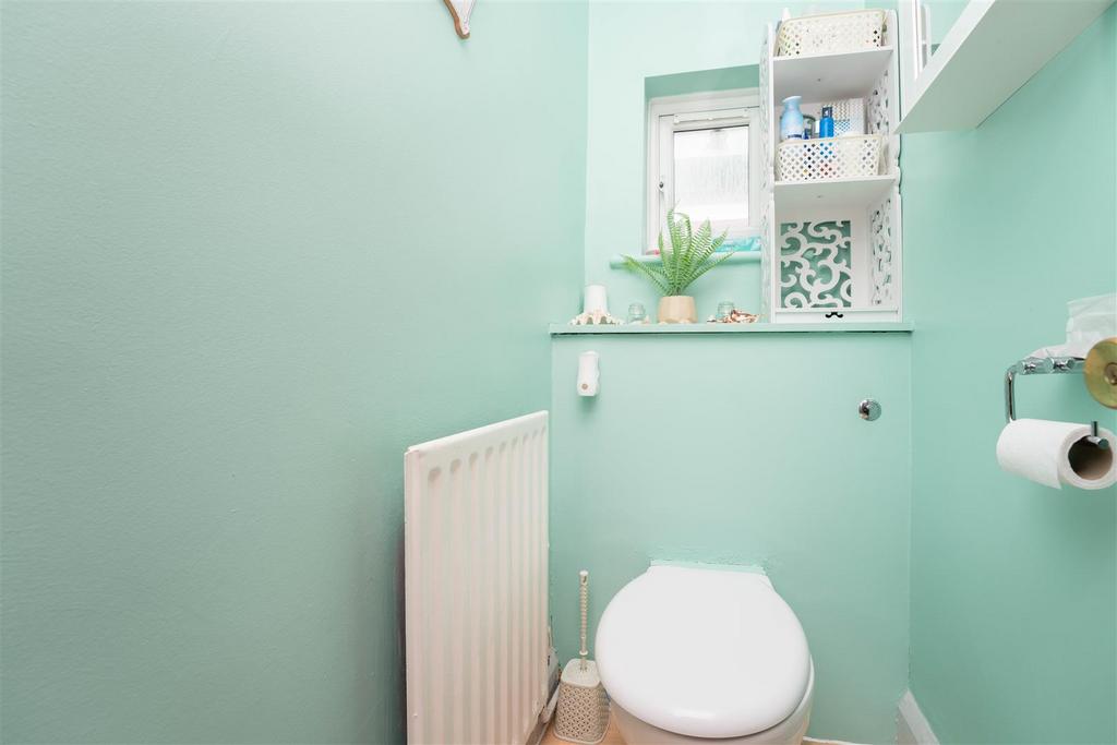 23a Beechmount toilet.jpg