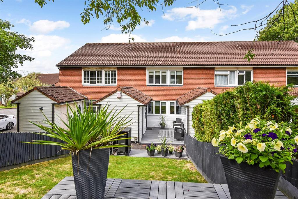 Ash Close, Tidworth 4 bed terraced house for sale £275,000