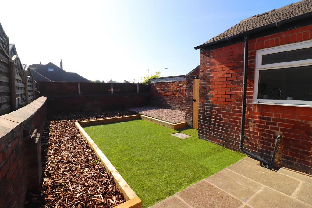 Moor Road, Orrell, Wigan, WN5 8SJ 2 bed semidetached house £800 pcm