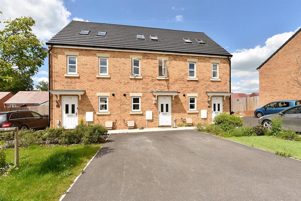 Halter Way, Andover 3 bed townhouse £1,100 pcm (£254 pw)
