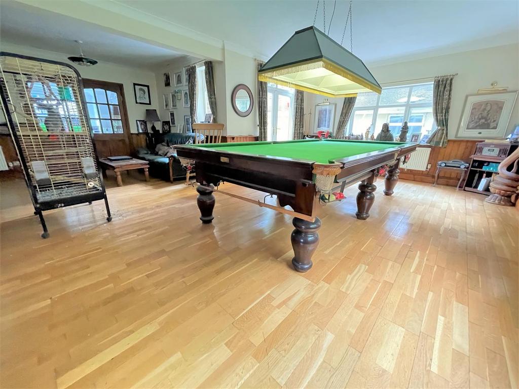 Snooker/games room