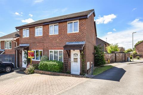 2 bedroom semi-detached house to rent, Linton Drive, Andover