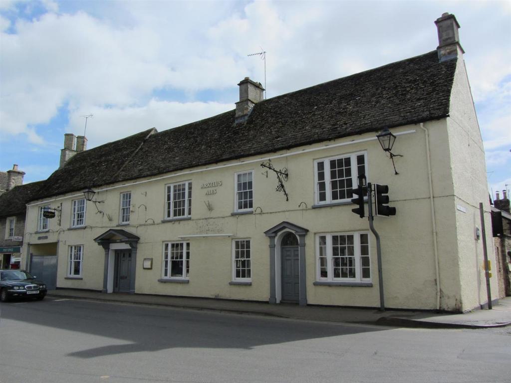 High Street, Lechlade Property £1,500 pcm (£346 pw)