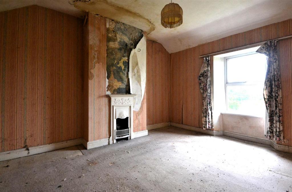 Treverbyn Road, St. Austell 3 bed semidetached house for sale £100,000
