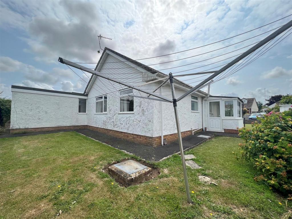 St. Andrews Road, Fremington, Barnstaple 3 bed detached bungalow for