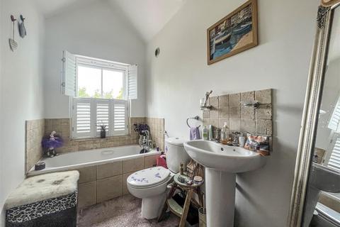 1 Orchard Close, Bushey Heath, Bushey, WD23 1LW
