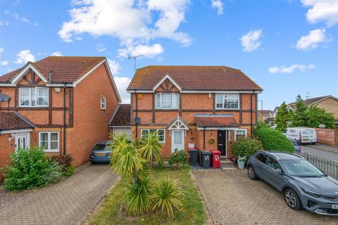 4 bedroom semi-detached house for sale, Hunters Way, Cippenham