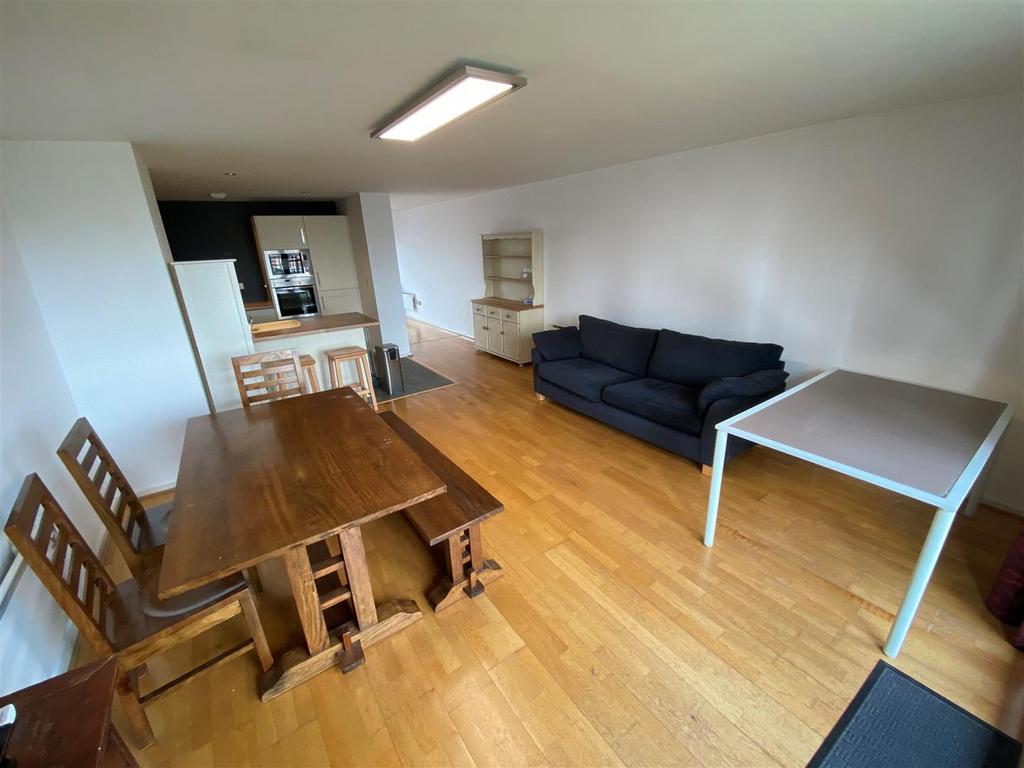 City Gate 1, Blantyre Street, Manchester 3 bed apartment £1,850 pcm