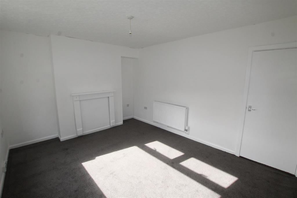 Tenbury Crescent, Nottingham 3 bed end of terrace house £875 pcm (£