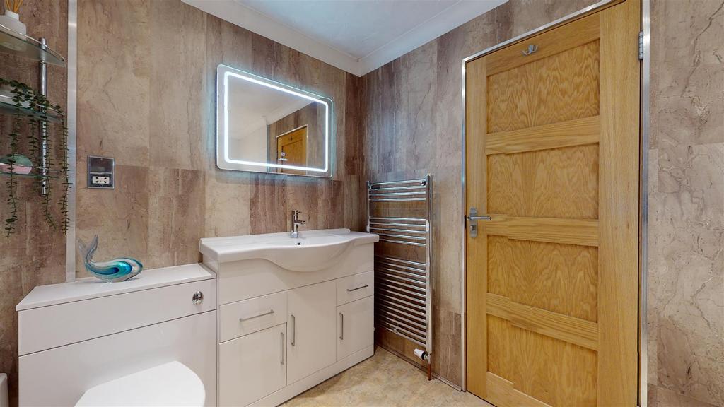 Main ensuite