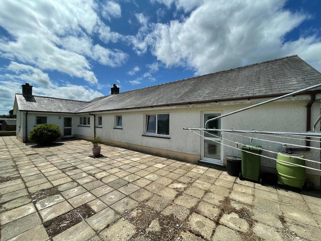Beulah, Newcastle Emlyn, SA38 3 bed bungalow for sale £310,000