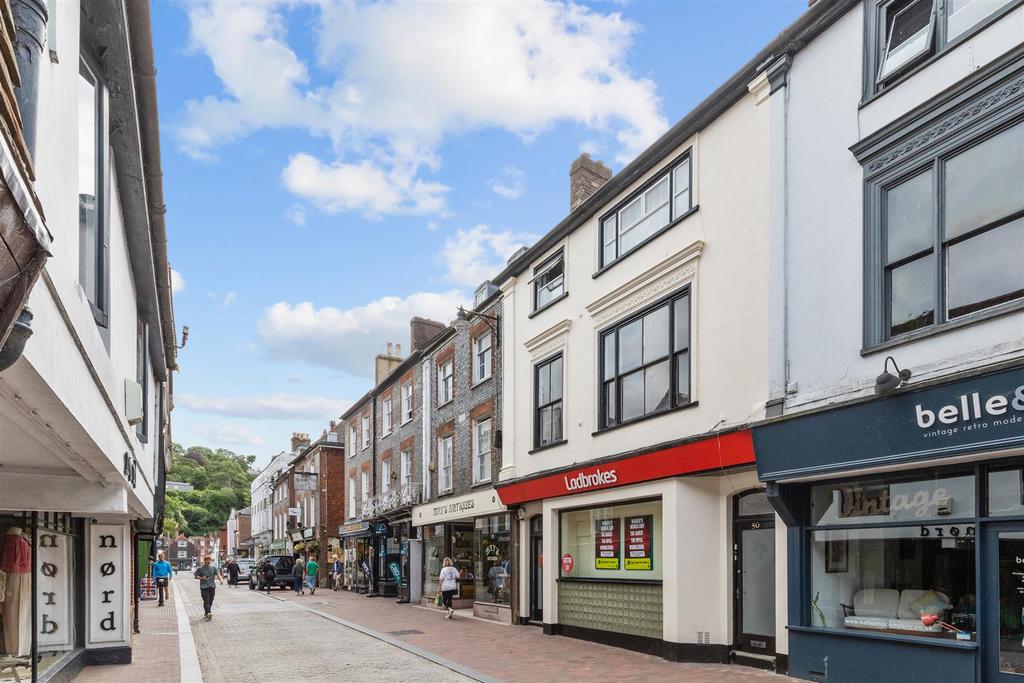 Cliffe High Street, Lewes 2 bed flat £300,000