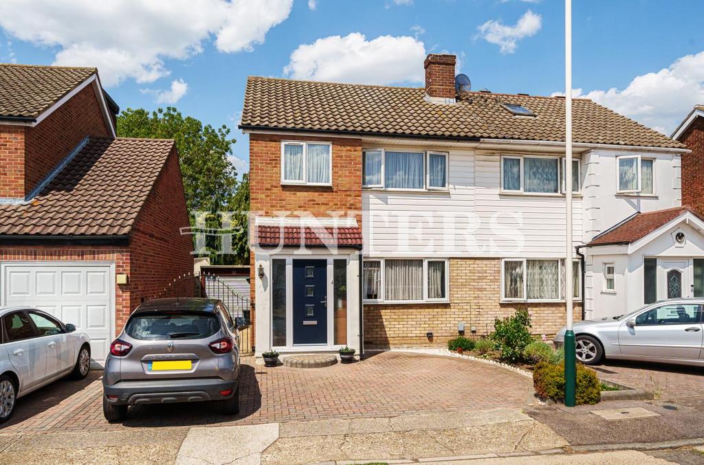 Davies Close, Rainham 3 bed house for sale £410,000
