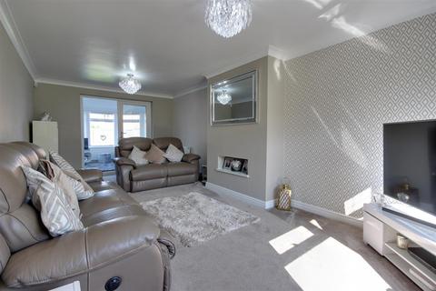 17 Beverley Road, Willerby, Hull, HU10 6AW