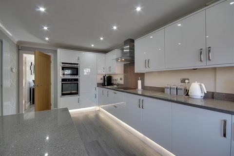 17 Beverley Road, Willerby, Hull, HU10 6AW