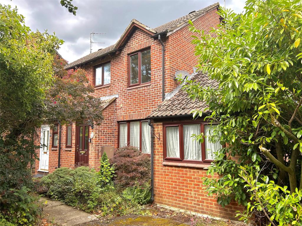 The Dell, East Grinstead, West Sussex, RH19 3 bed end of terrace house