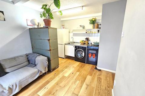 2 bedroom flat for sale, Market Street, Tavistock