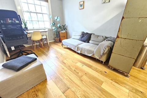 2 bedroom flat for sale, Market Street, Tavistock