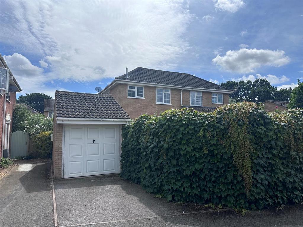 Colne Drive, WaltonOnThames 1 bed house £1,500 pcm (£346 pw)