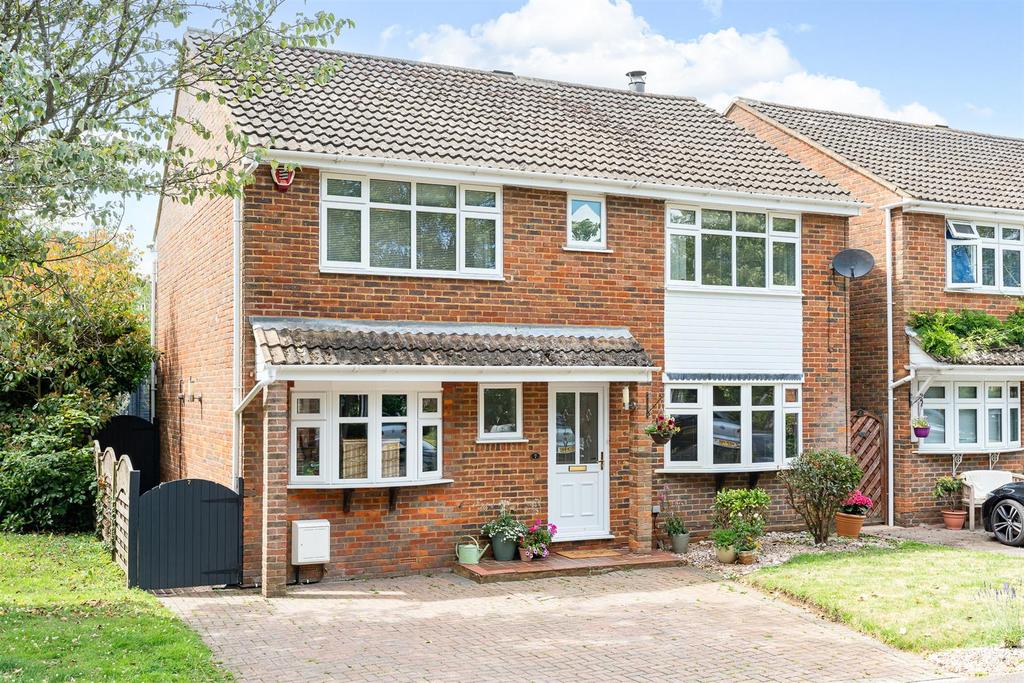 Harwood Close, Tewin 4 bed detached house for sale £750,000