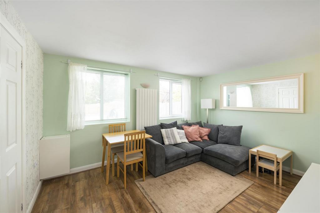 12 B Dovers Green Road5 4.jpg