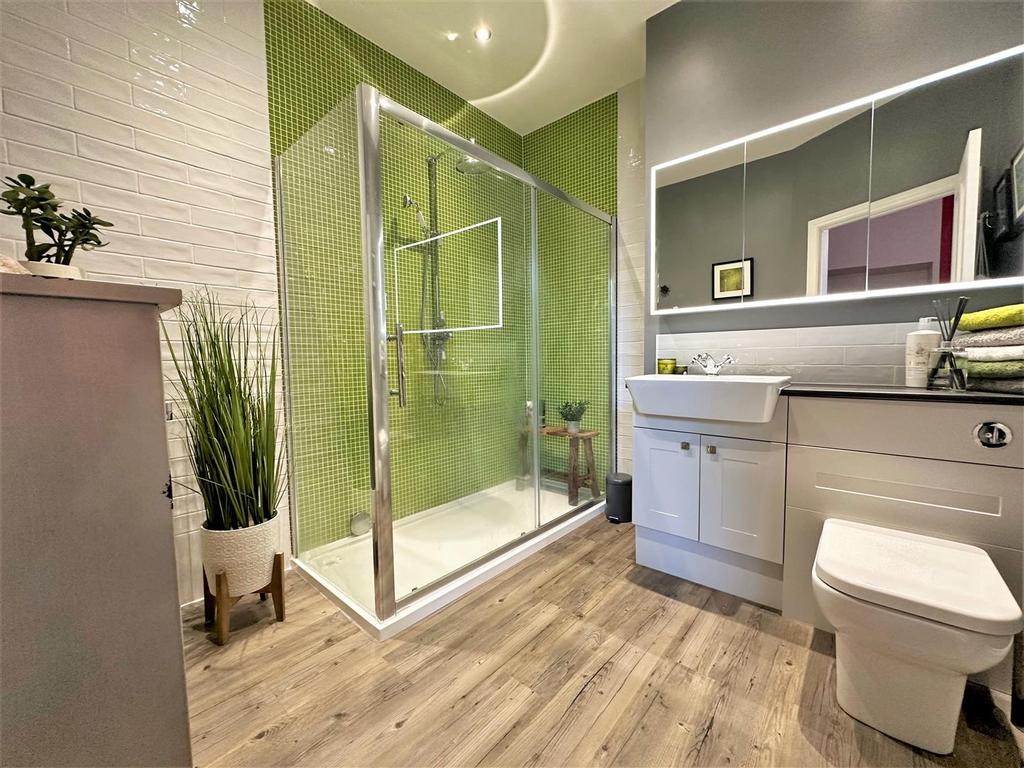 Stunning Shower Room 400